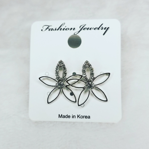 5 for $15 earrings - Picture 4 of 8